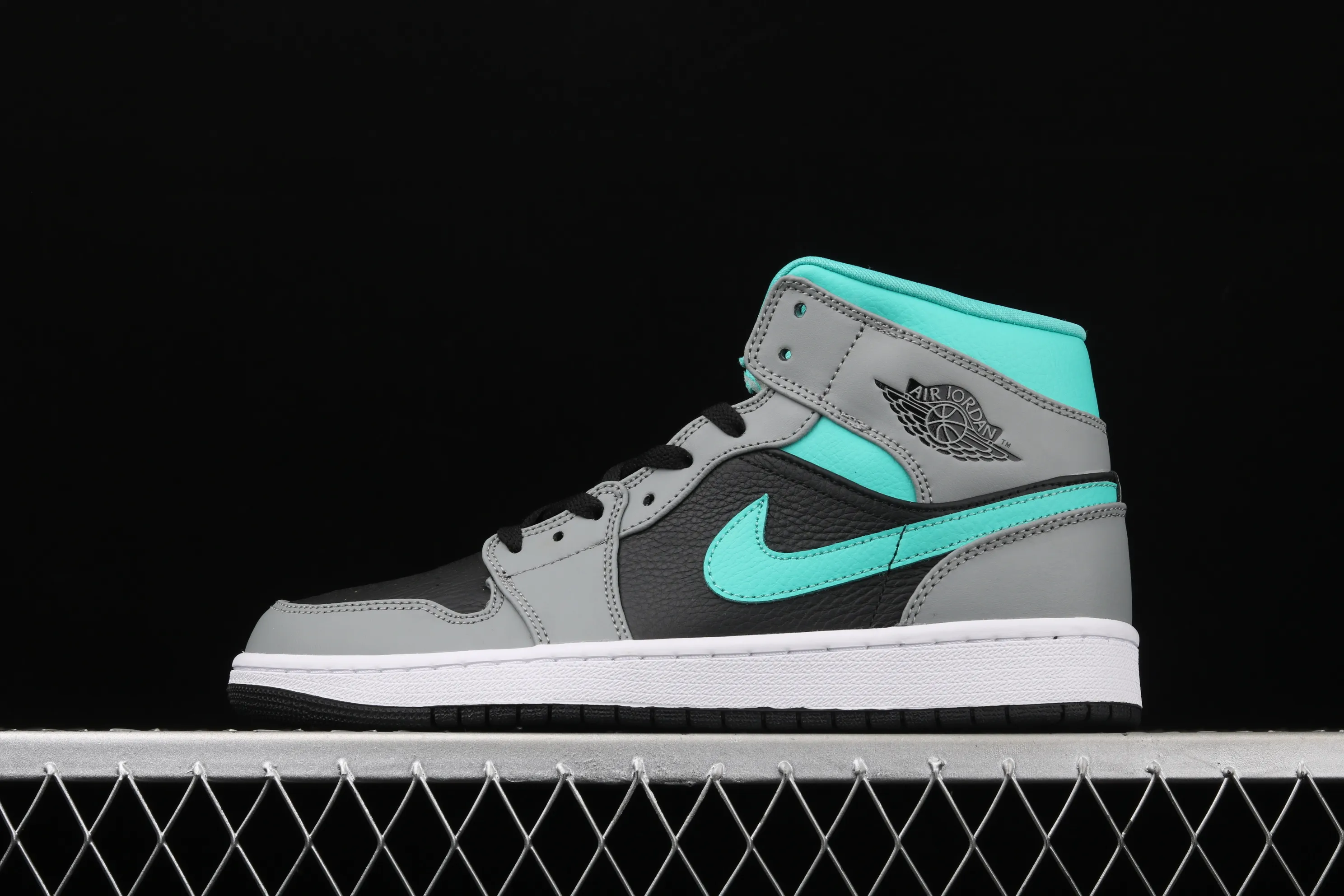 All categories Air Jordan Jordan series basketball shoes Air Jordan 1 Mid Air Jordan 1 Mid AJ1 Joe 1 Zhongbang basketball shoes 554724-063